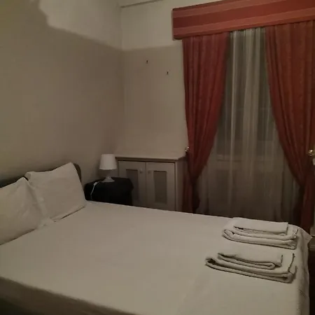 Ii Double Bed Avenida Da Republica * Lisbon
